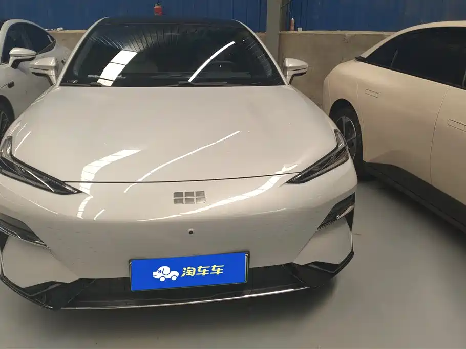 Geely Galaxy Galaxy E8 2024 665km RWD Starship Voyager Edition фото 2