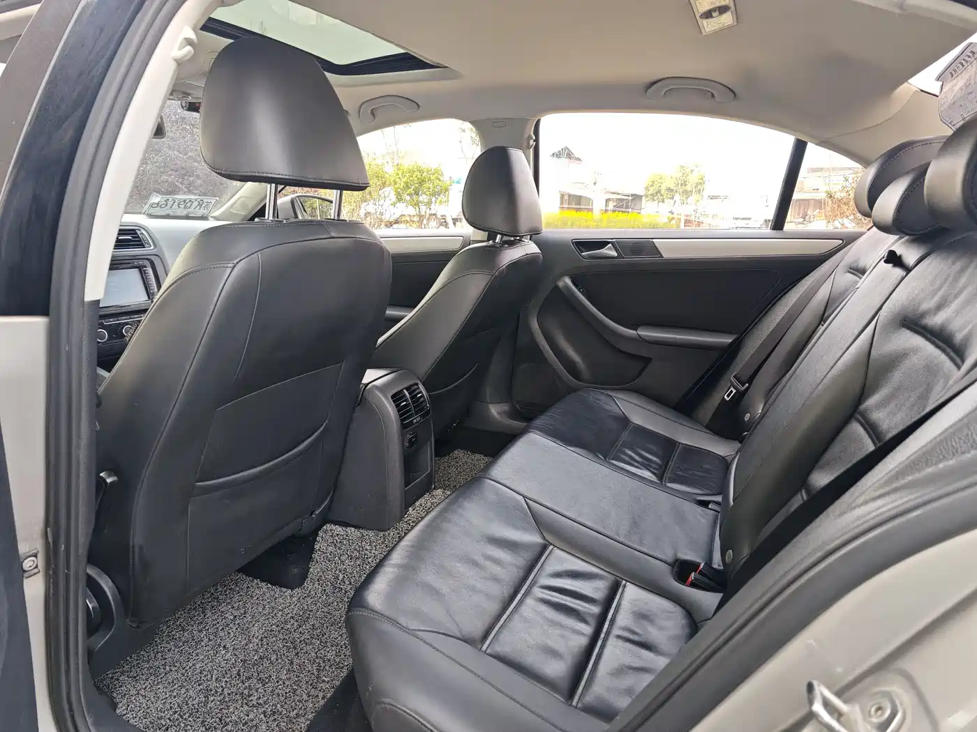 Volkswagen Sagitar 2014 Facelift 1.6L Automatic Comfort фото 4