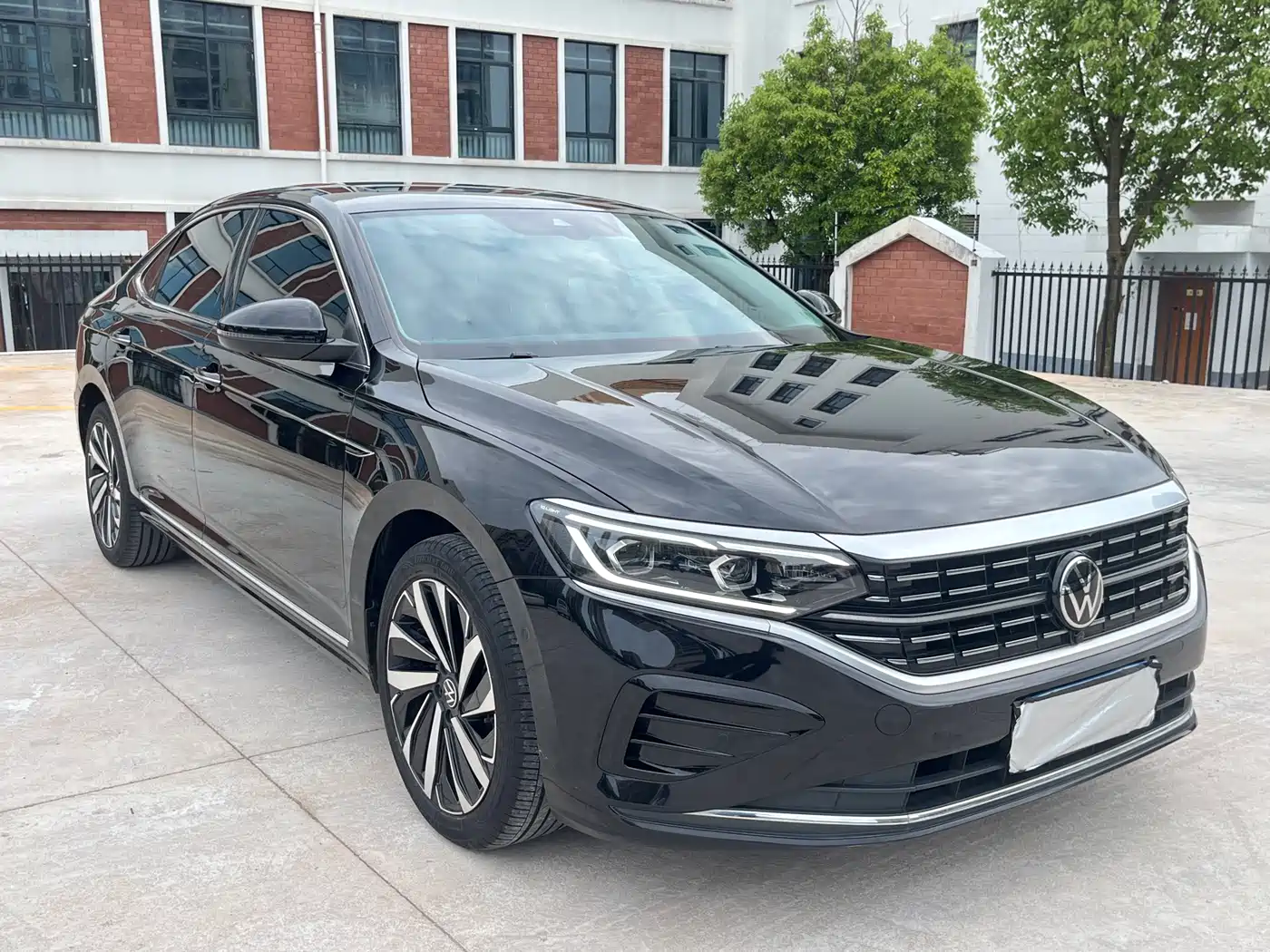 Volkswagen Passat 2023 330TSI Luxury Edition фото 3