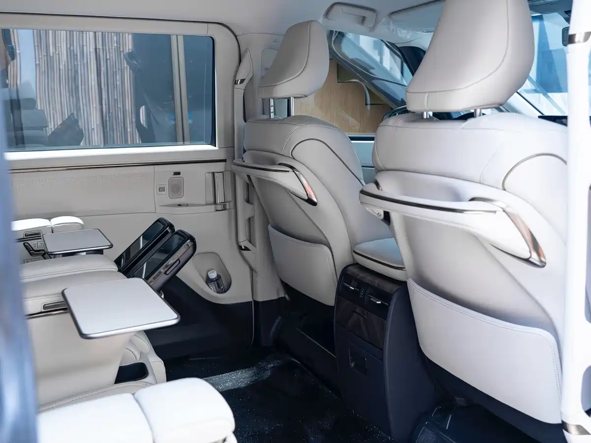Lexus LM 2023 500h 6-Seater Prestige Edition фото 20