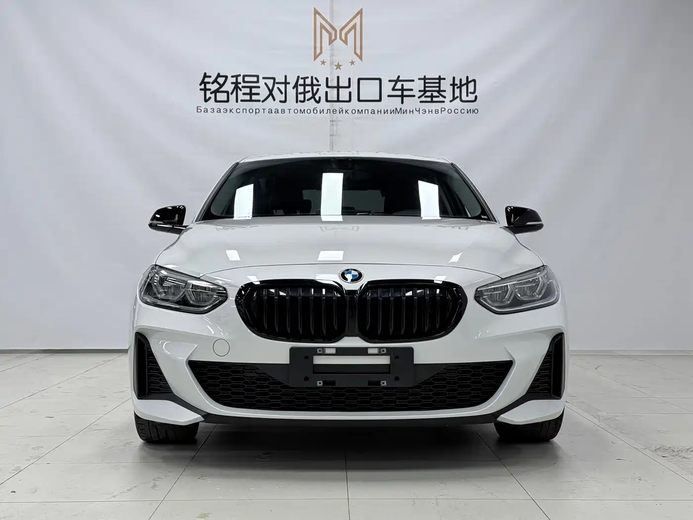 BMW 1 Series 2022 120i M Sport Shadow Edition фото 2