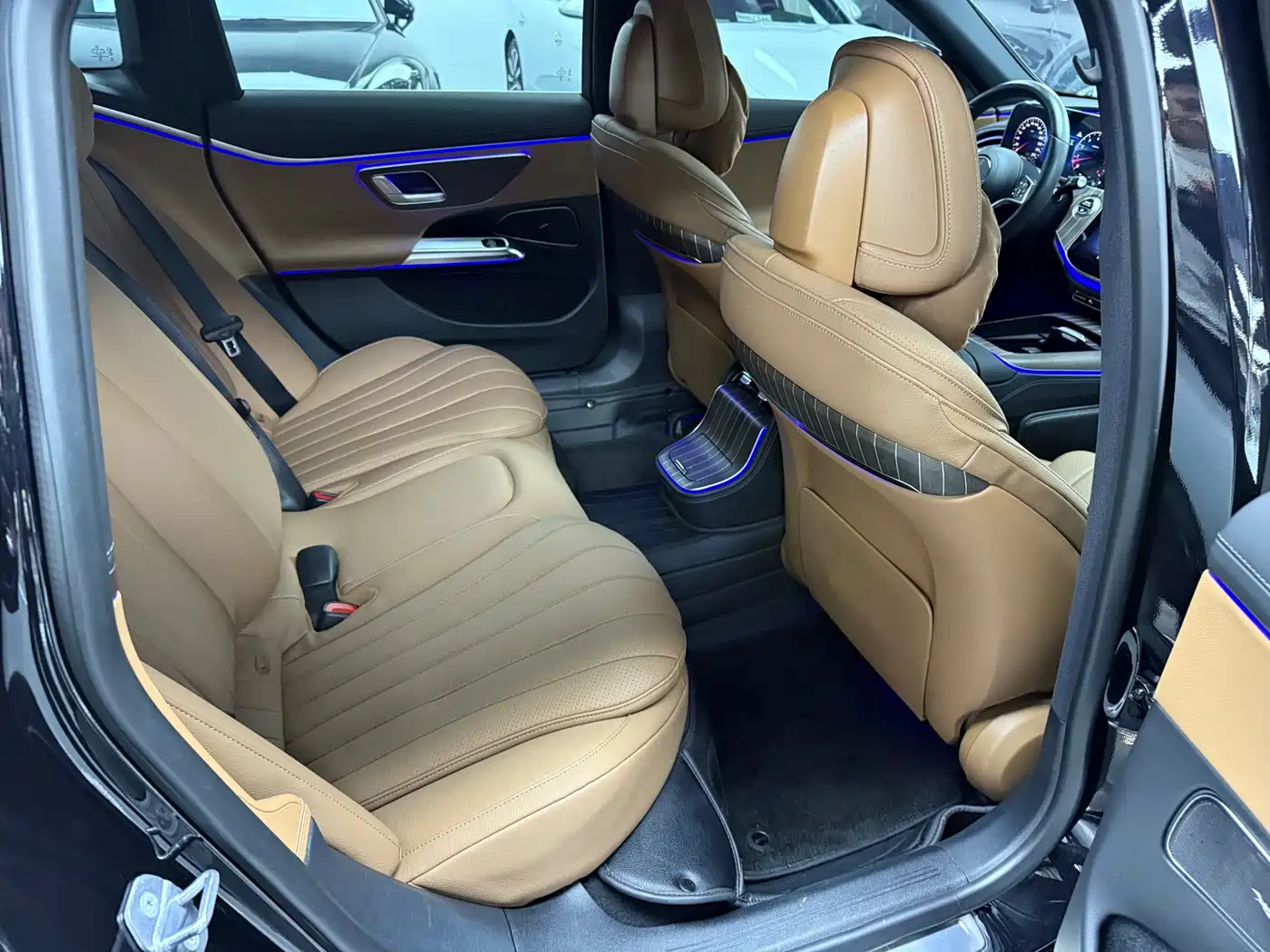 Mercedes-Benz E-Class 2024 E 300 L Fashion фото 12