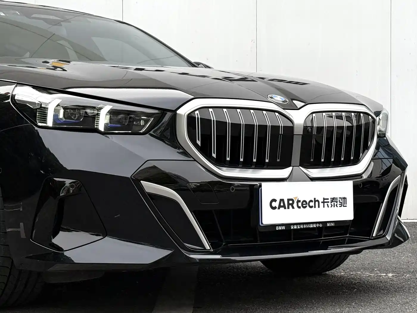 BMW 5 Series 2025 530Li Premium M Sport Package фото 15