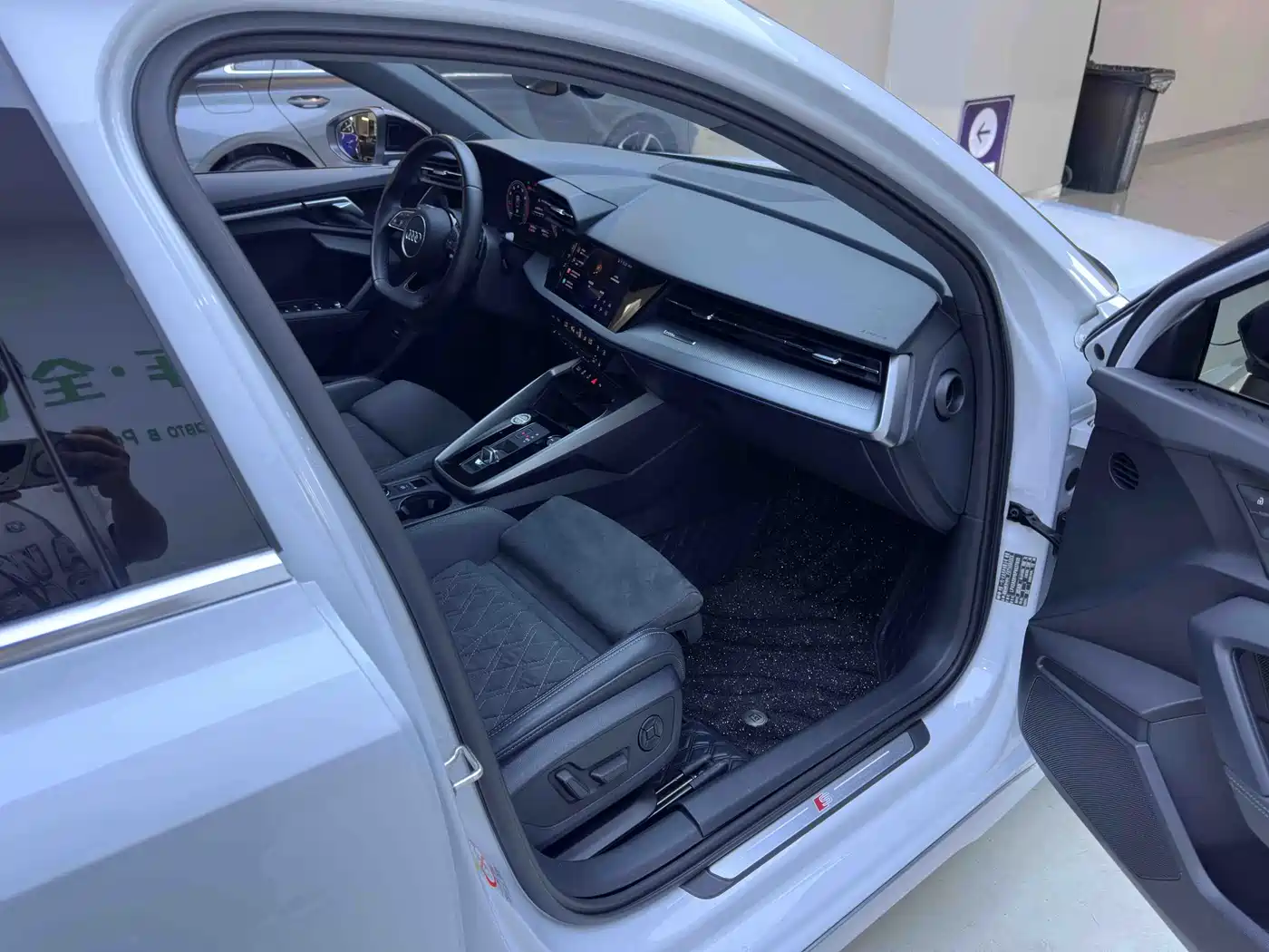 Audi A3 2023 Facelift A3L Limousine 35 TFSI Luxury Sport фото 11