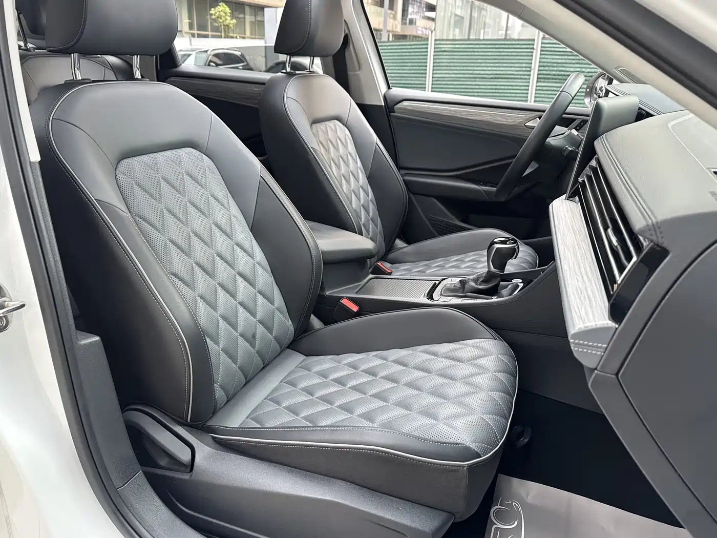 Volkswagen Sagitar 2025 Model Second Facelift 300TSI DSG Transcend Edition фото 9