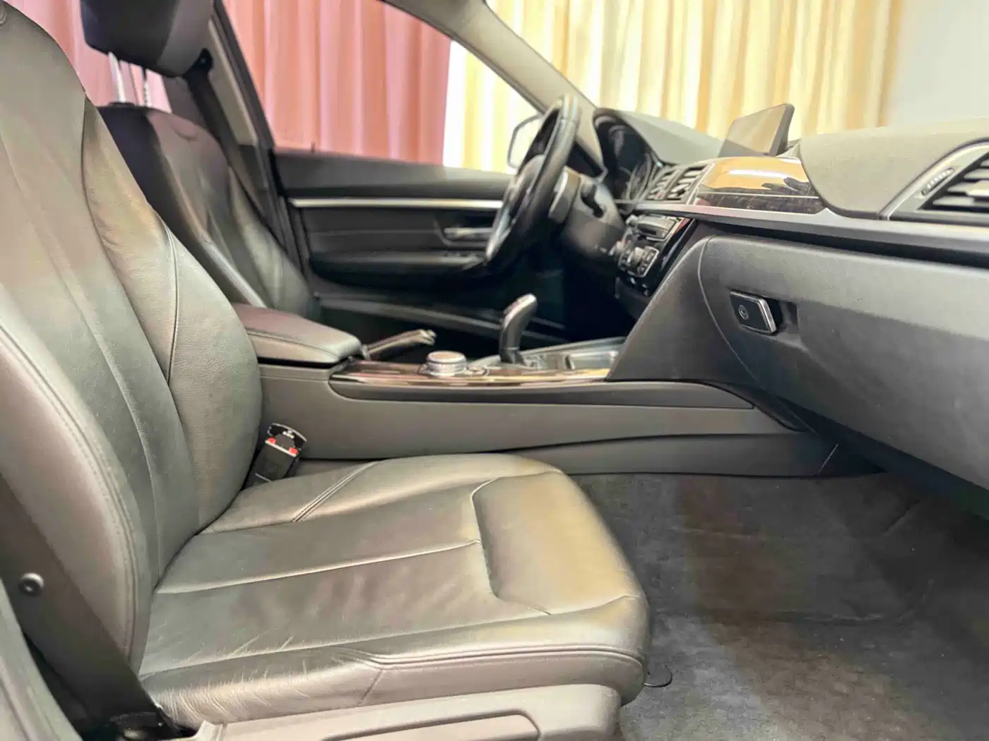 BMW 3 Series 2017 330Li M Sport фото 21