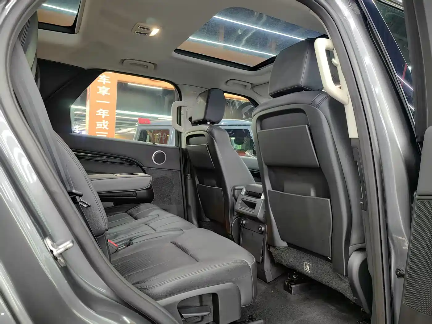 Land Rover Discovery 2017 3.0 SC V6 SE фото 10