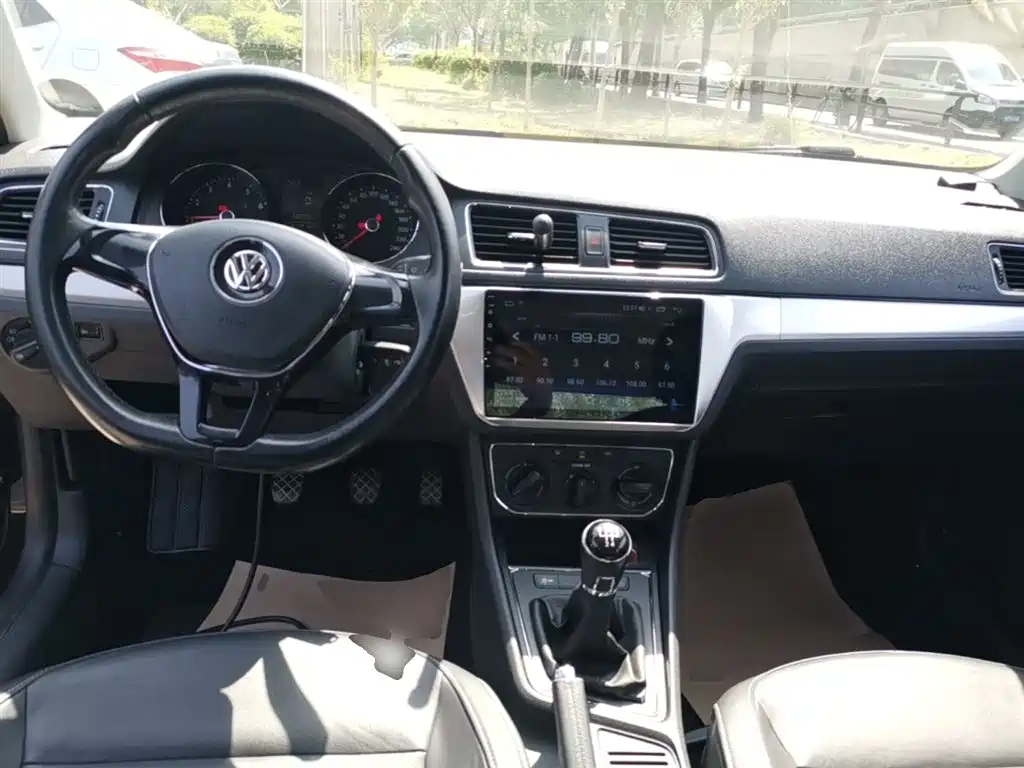 Volkswagen Lavida 2015 1.6L Manual Comfort Edition фото 10