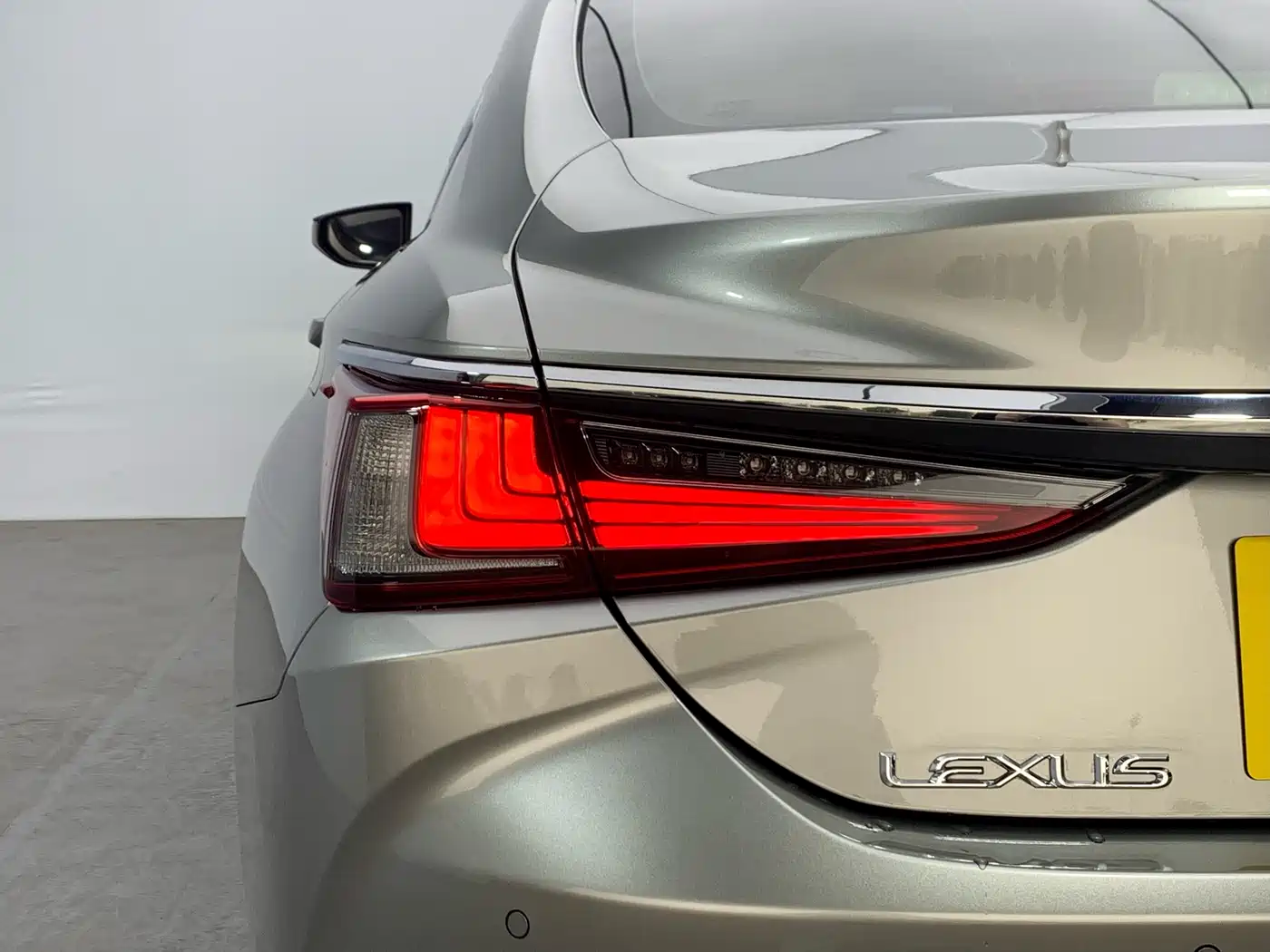 Lexus ES 2022 200 Excellence Edition фото 9