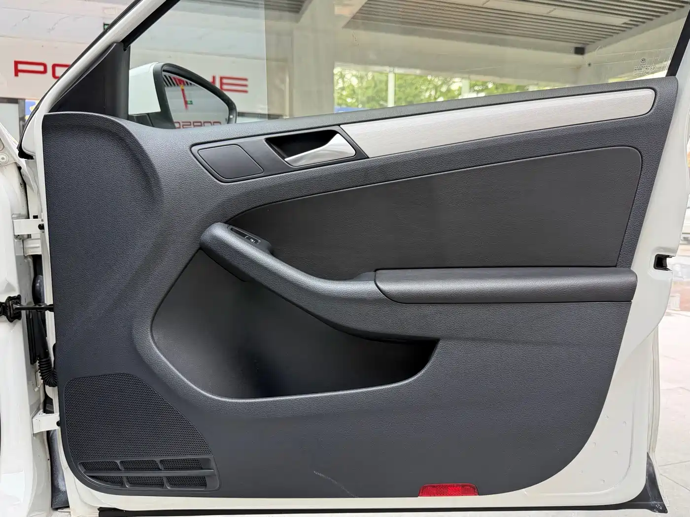 Volkswagen Sagitar 2012 1.6L Automatic Comfort Type фото 13