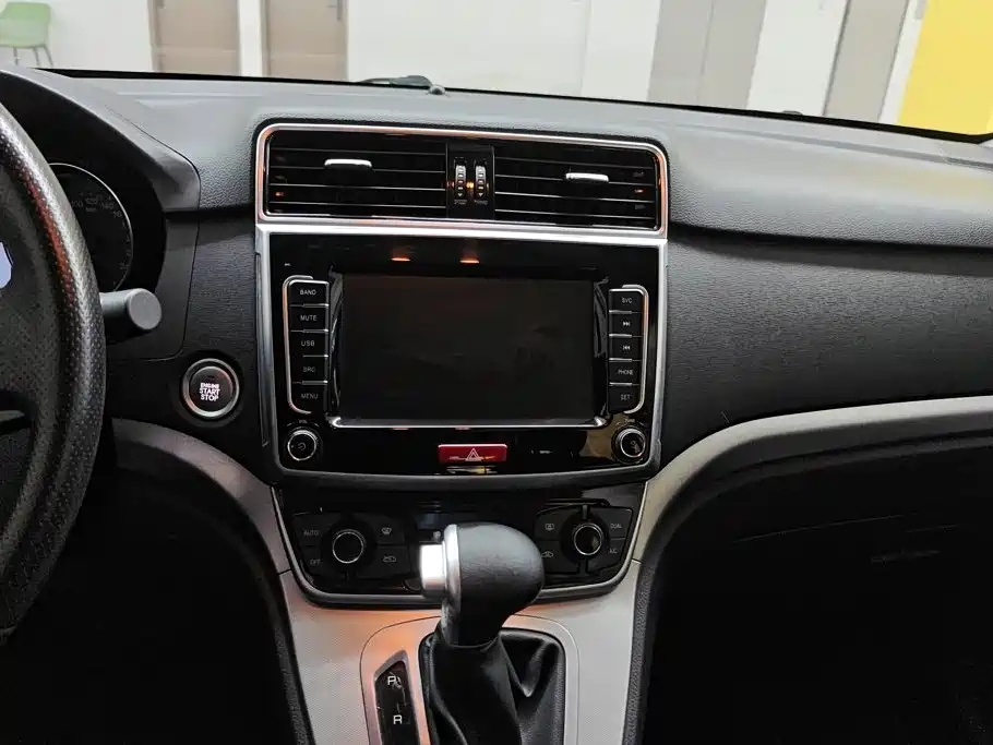 Фото 13 - Haval M6