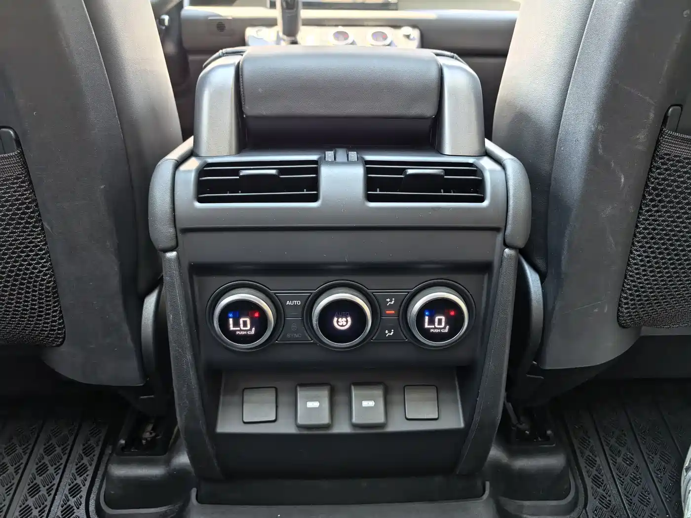 Land Rover Defender 2023 Facelift 110 3.0T P400 X-DYNAMIC HSE фото 10