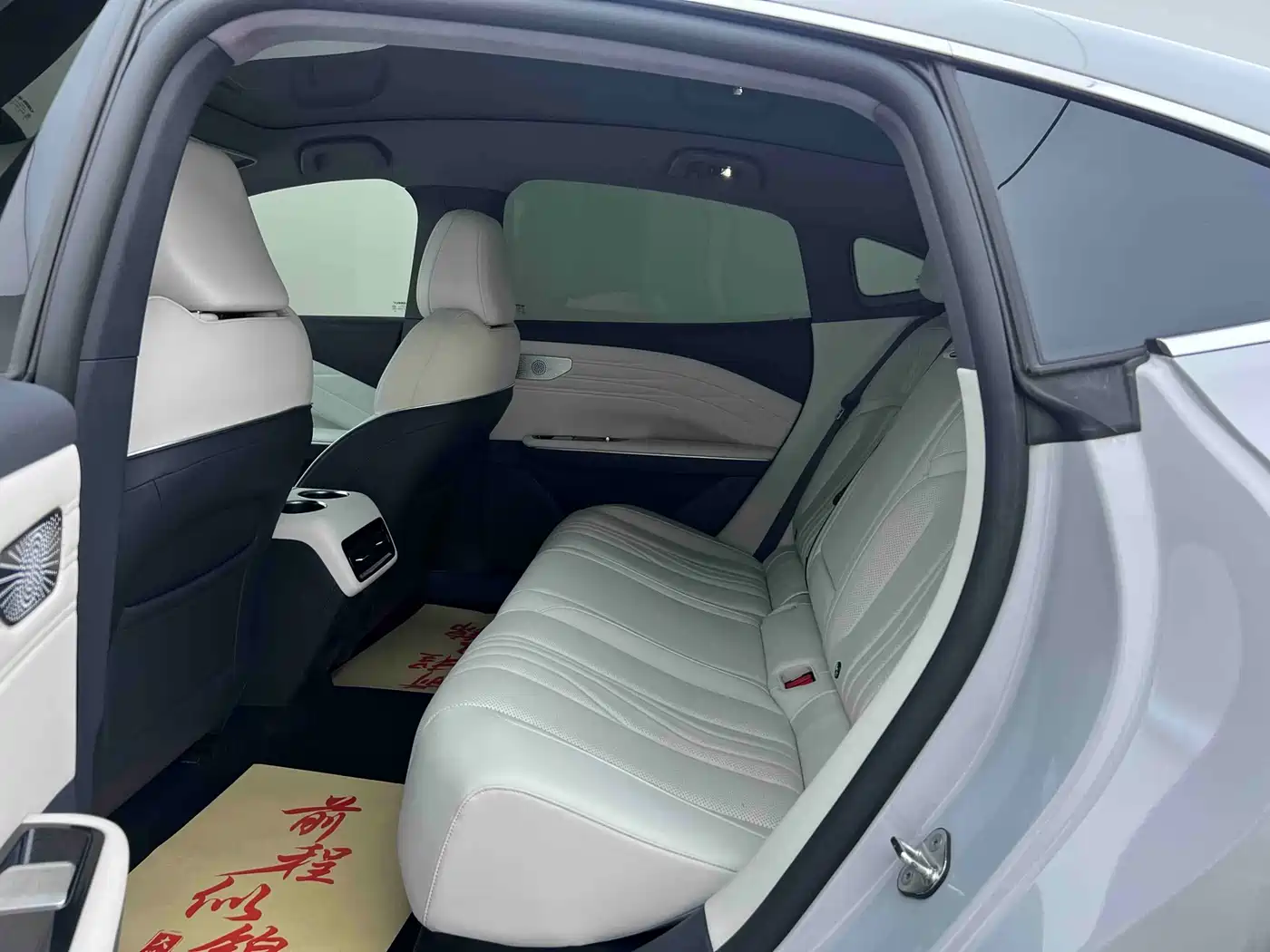 Geely Galaxy Galaxy E8 2024 665km RWD Starship Voyager Edition фото 6