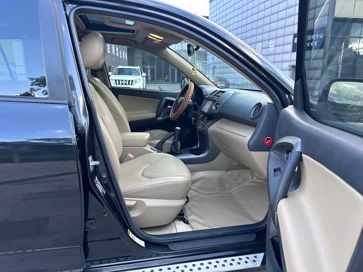 Toyota RAV4 Rongfang 2011 2.0L Manual Luxury Edition фото 16