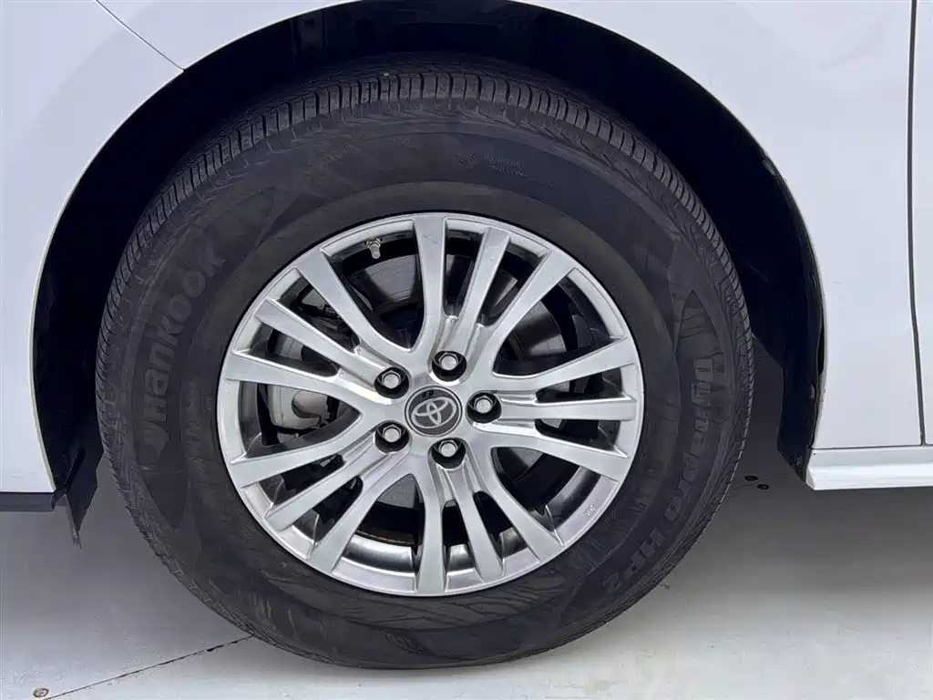 Toyota Sienna 2023 2.5L Hybrid Comfort Edition фото 11