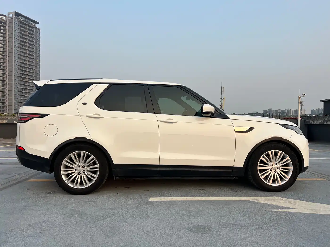 Land Rover Discovery 2017 3.0 SC V6 HSE фото 8