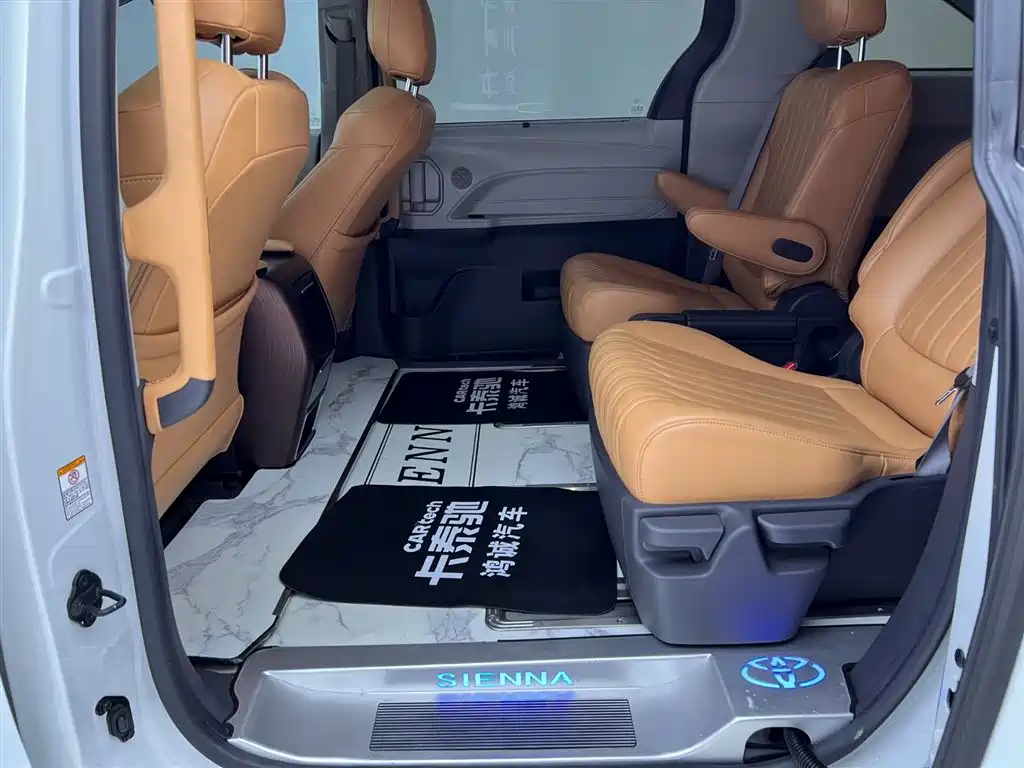Toyota Sienna 2023 2.5L Hybrid Comfort Edition фото 16