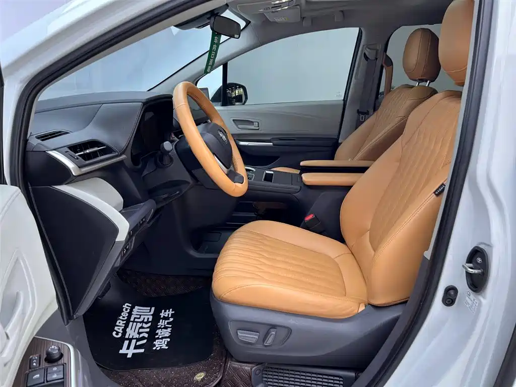 Toyota Sienna 2023 2.5L Hybrid Comfort Edition фото 14
