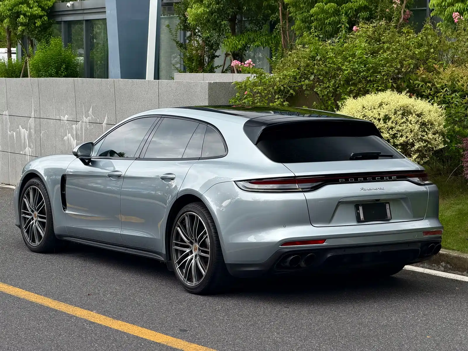 صورة 3 - Porsche Panamera