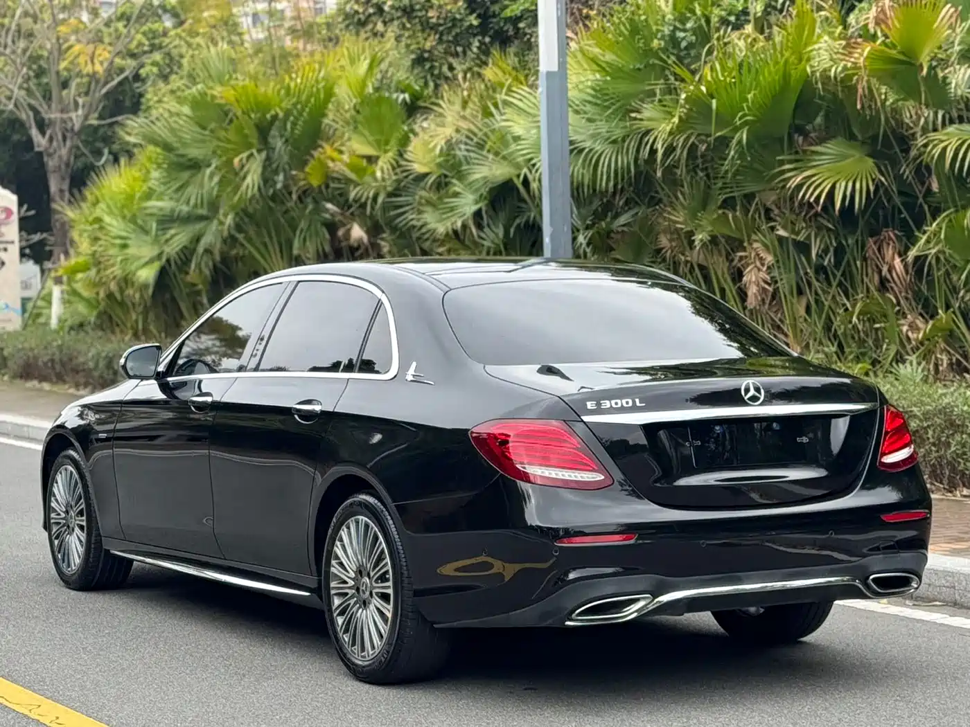 Mercedes-Benz E-Class 2020 Facelift E 300 L Sport Exclusive фото 15