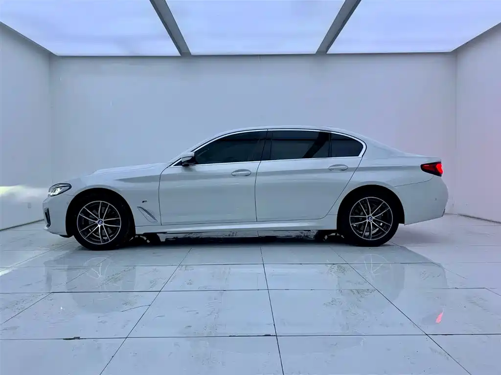 BMW 5 Series 2022 Model Second Facelift 525Li M Sport Package фото 3