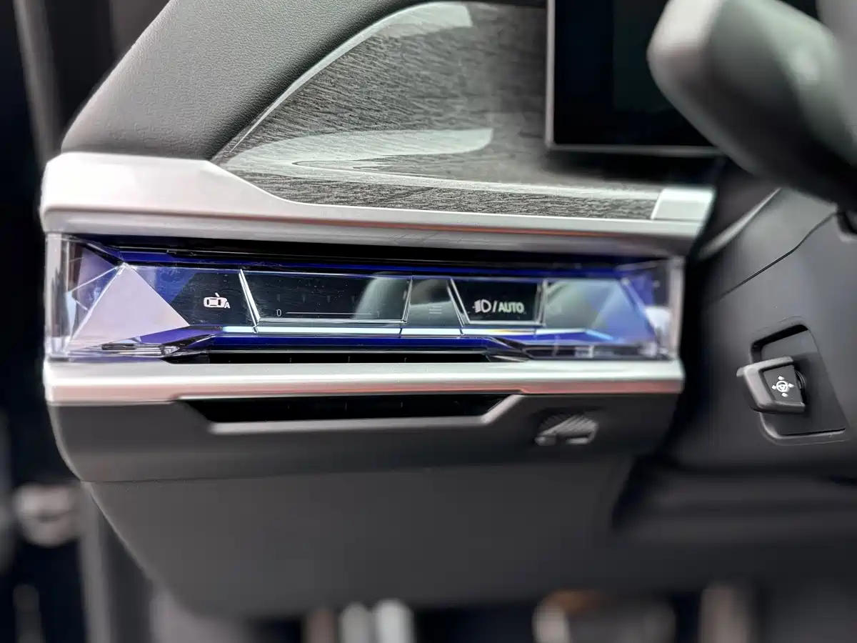 BMW 7 Series 2023 Facelift 740Li Exclusive M Sport Package фото 9