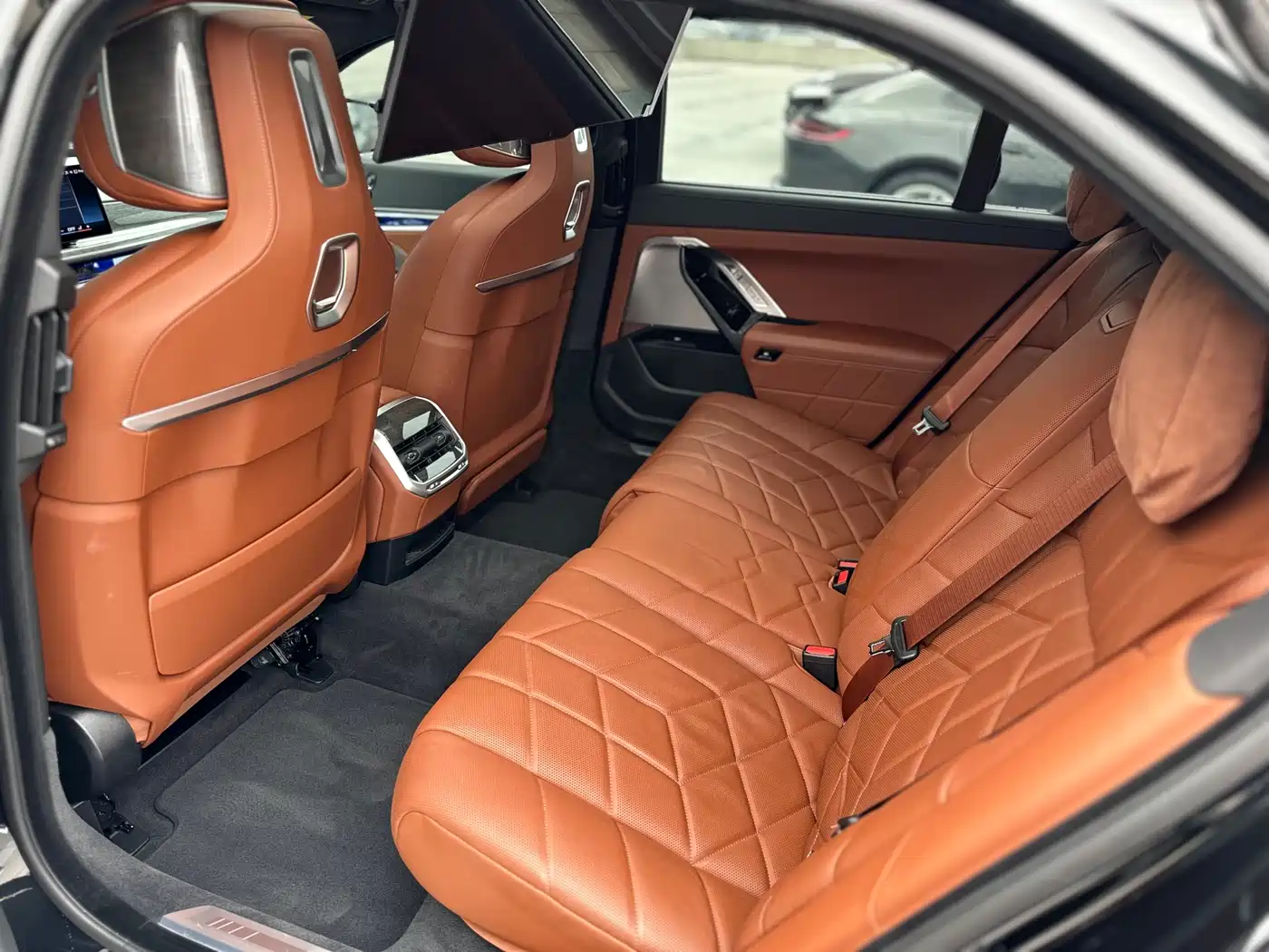 BMW 7 Series 2023 Facelift 740Li Exclusive M Sport Package фото 12