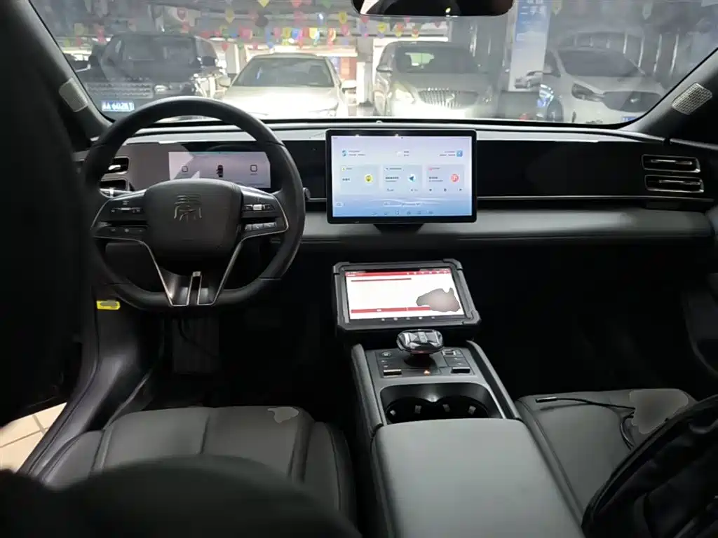 BYD Qin L 2024 DM-i 120KM Leading фото 10