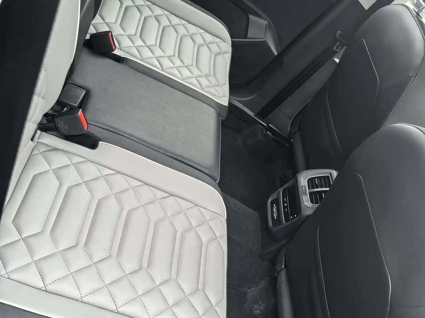 Volkswagen Tayron 2023 300TSI 2WD Luxury Plus Advanced Edition фото 14