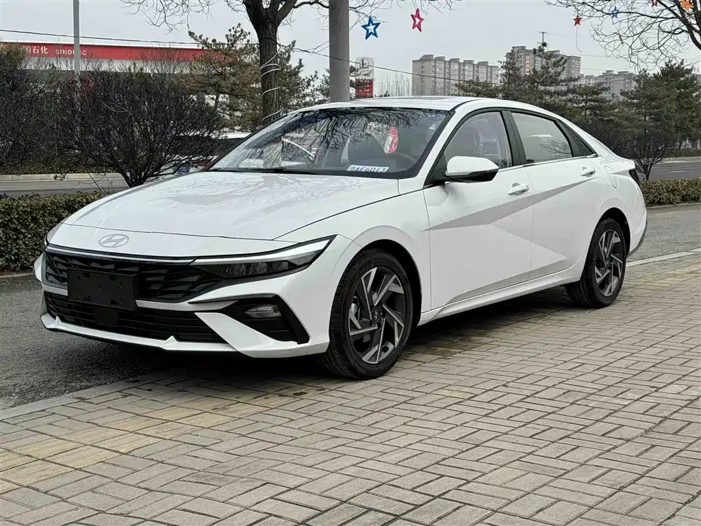 HYUNDAI ELANTRA