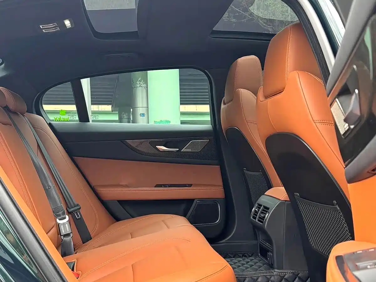 Jaguar XEL 2024 Model 2.0T 250PS R-DYNAMIC S Gloss Black Sport Edition фото 6