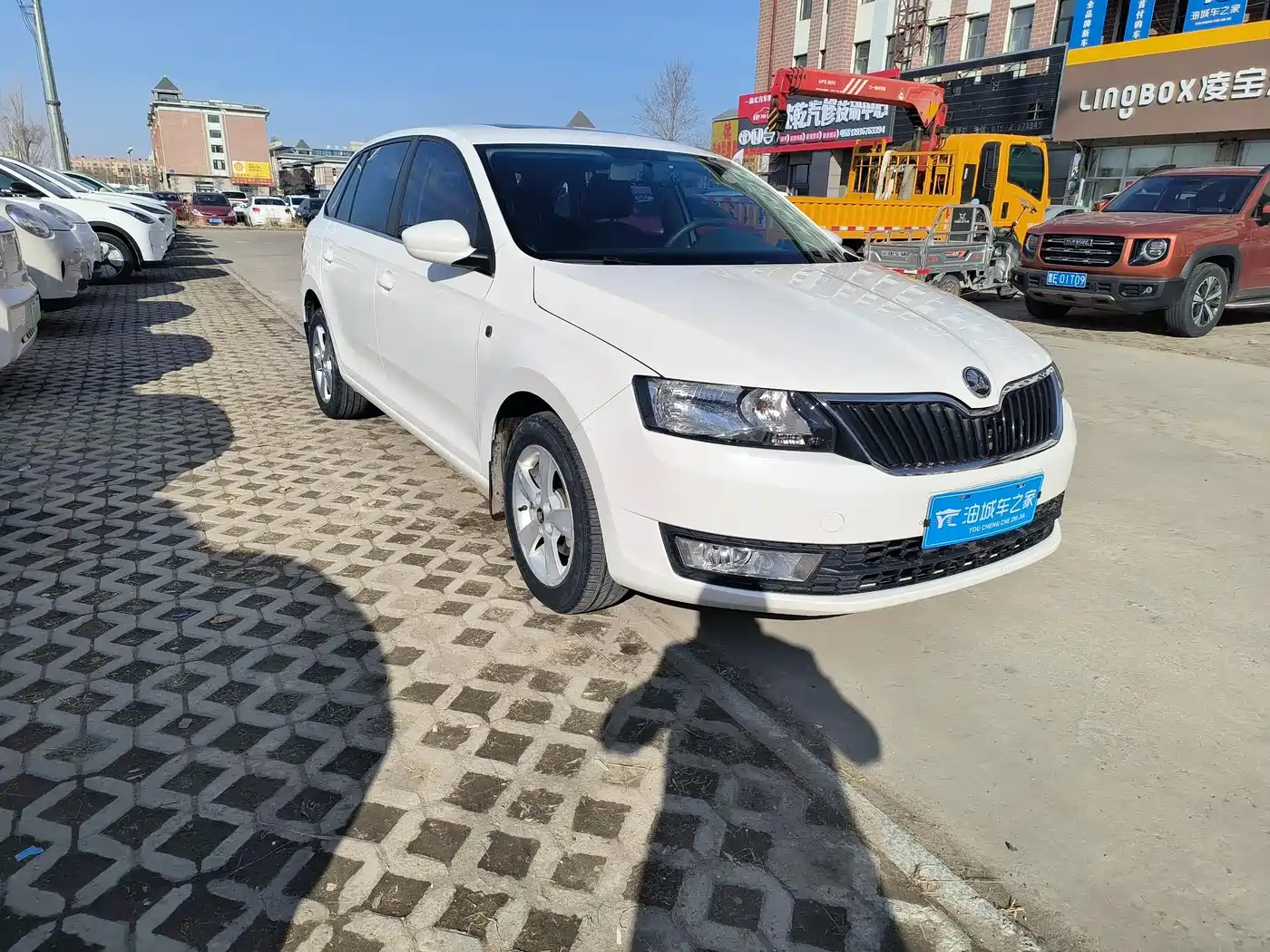 Škoda Skoda Rapid Spaceback 2016 Facelift 1.6L Automatic Innovation Edition фото 3