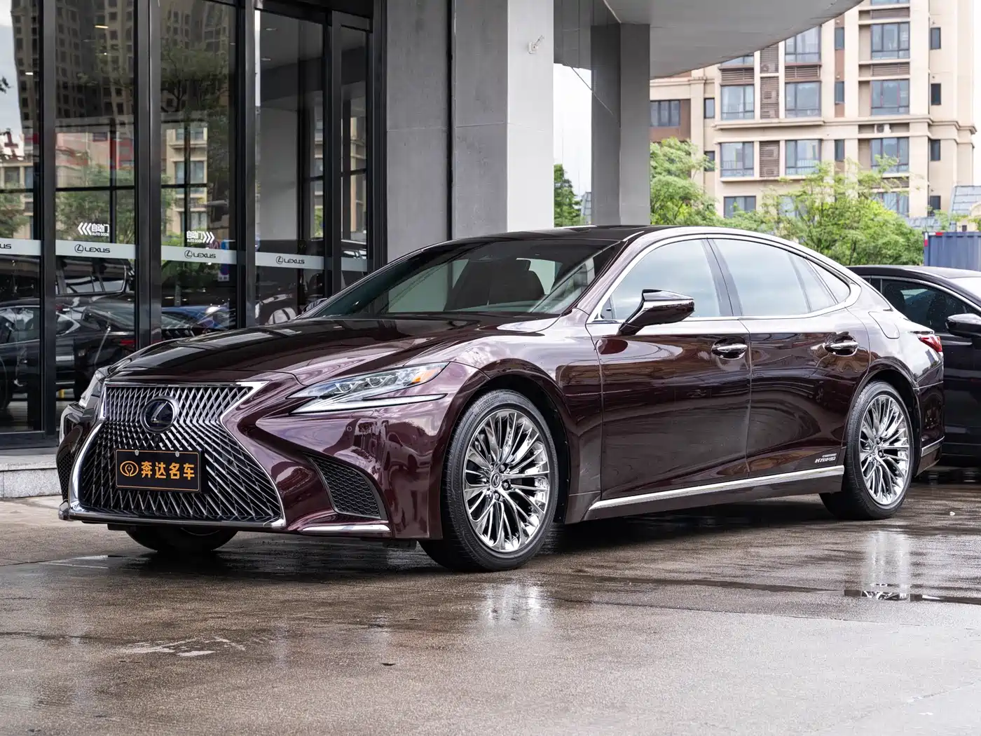 Lexus LS 2018 500h Executive Edition China V