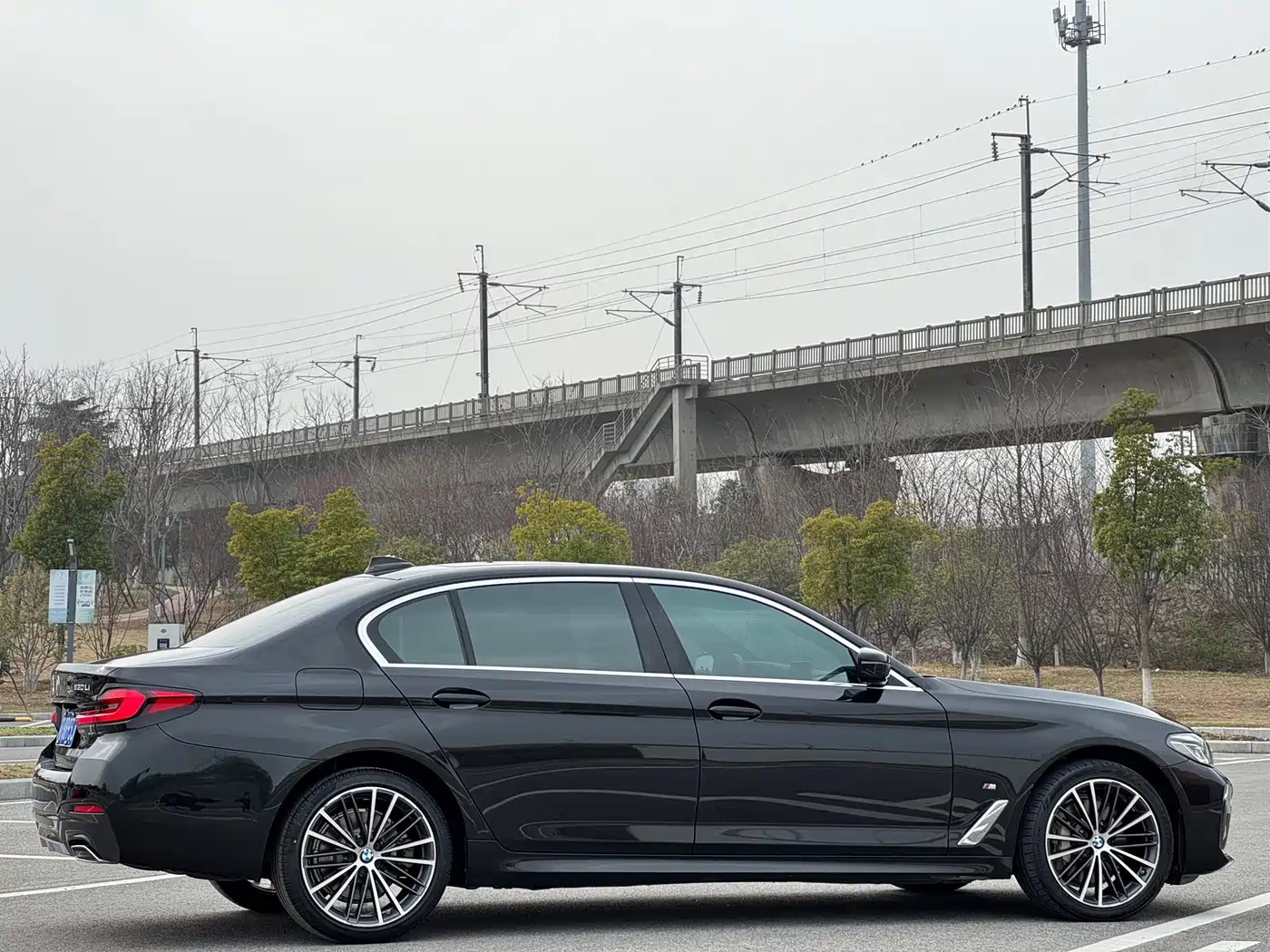 BMW 5 Series 2022 530Li Leading M Sport Package фото 16