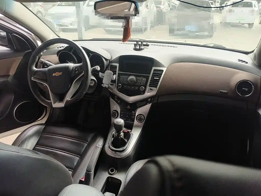 Фото 11 - Chevrolet Cruze