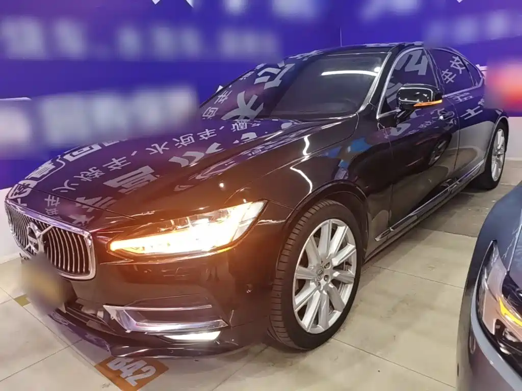 Фото 1 - Volvo S90