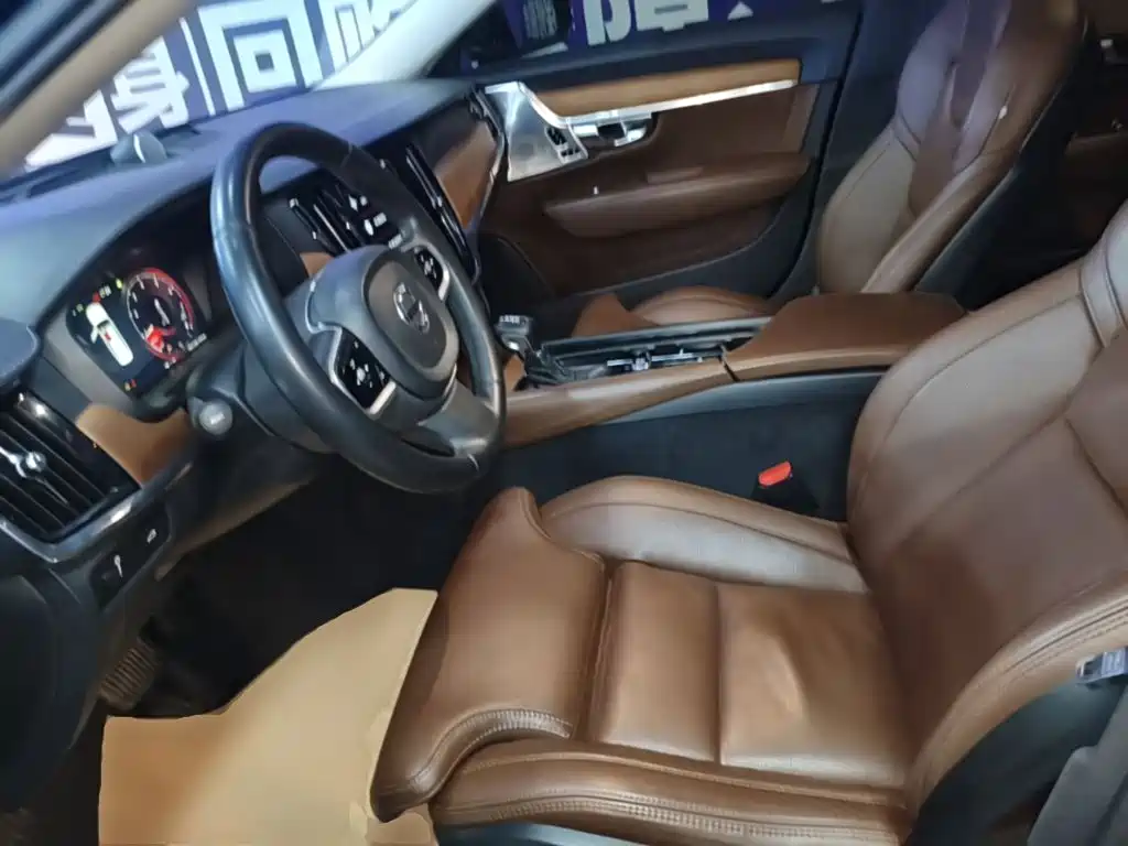 Фото 15 - Volvo S90