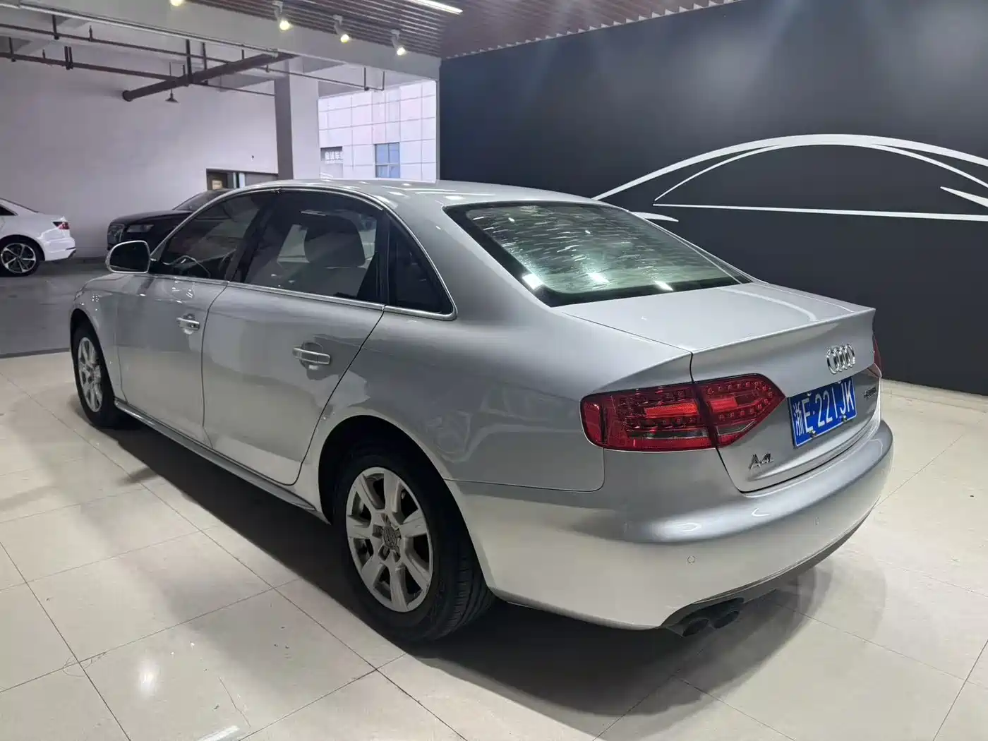 Audi A4L 2011 2.0 TFSI Comfort фото 4