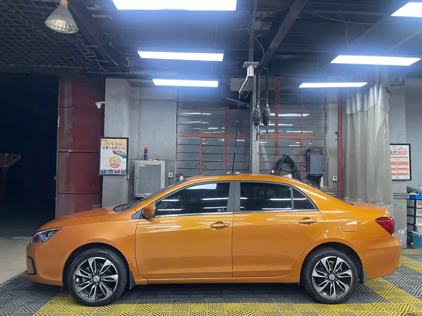 BYD Qin New Energy 2015 1.5T Double Champion Flagship Plus фото 3