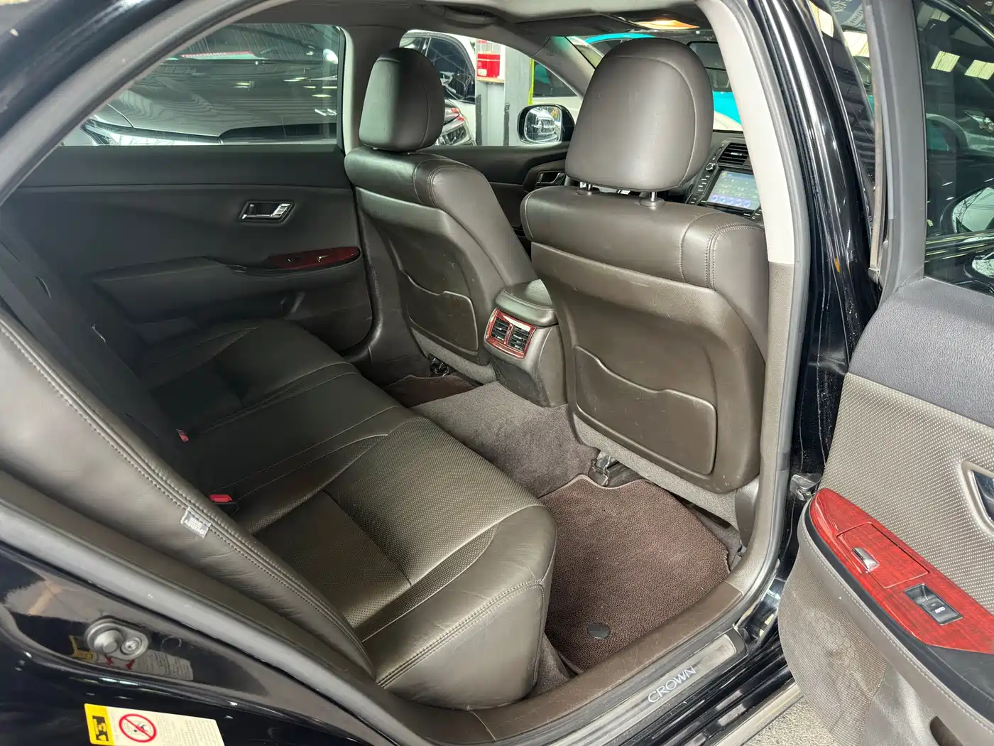 Toyota Crown 2011 2.5L Royal Leather Sunroof Special Edition фото 17