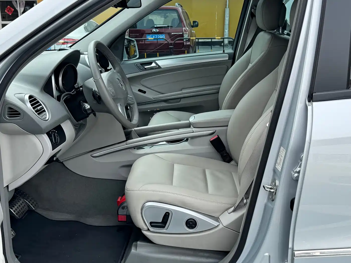 Mercedes-Benz M-Class 2010 ML 300 4MATIC фото 6