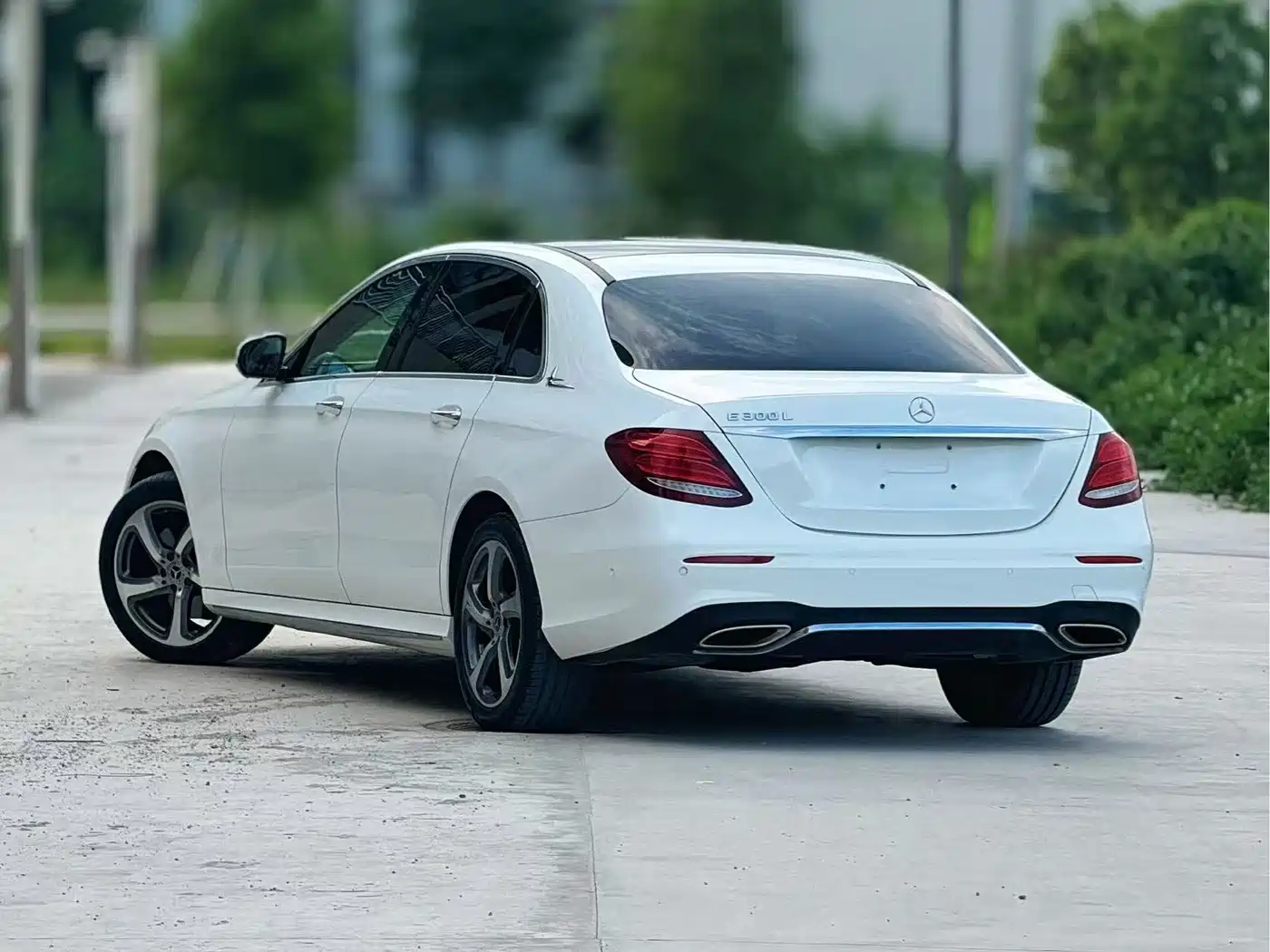 Mercedes-Benz E-Class 2016 E 300 L Sport Luxury фото 4