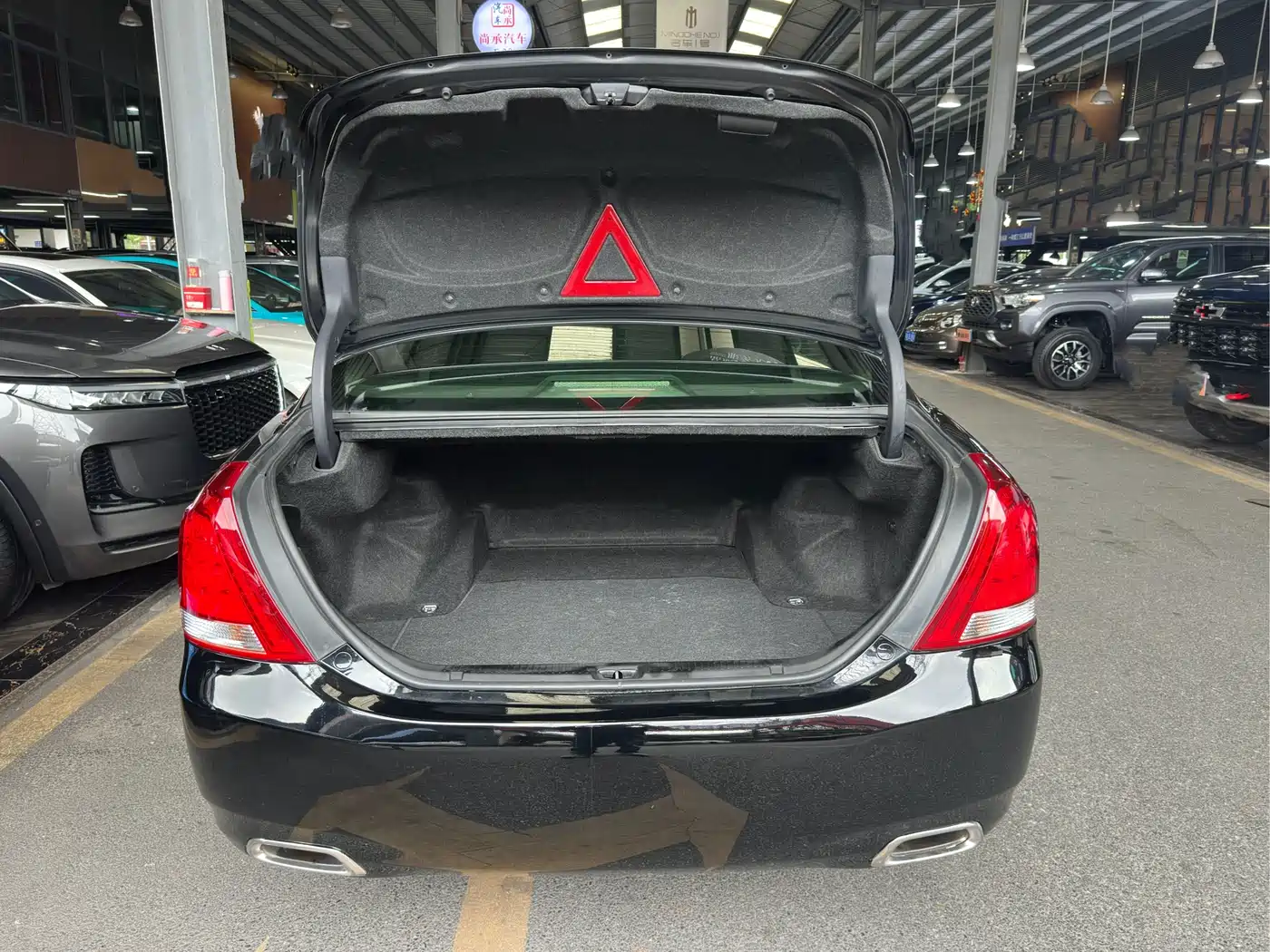 Toyota Crown 2011 2.5L Royal Leather Sunroof Special Edition фото 6