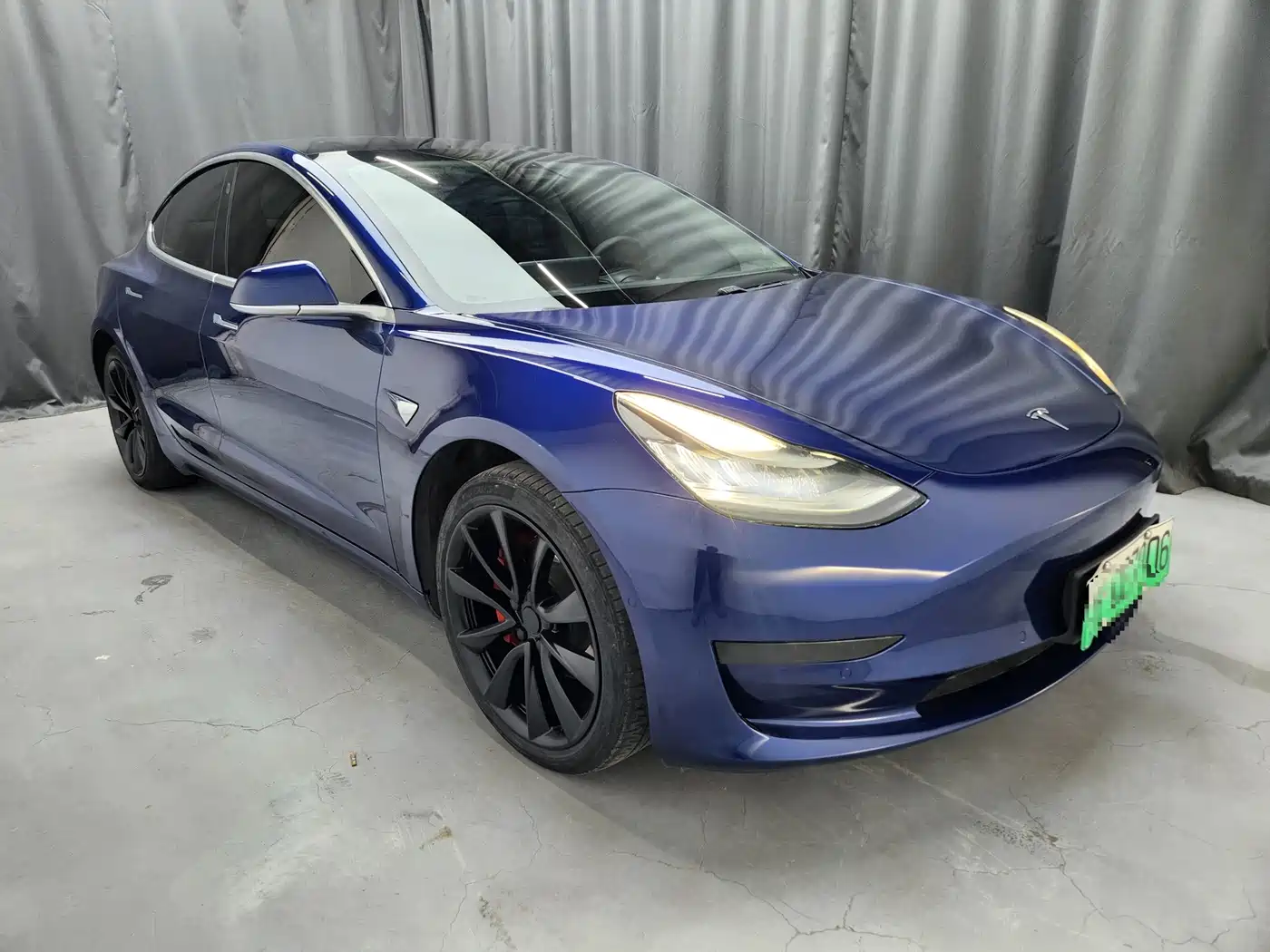 Фото 2 - Tesla Model 3