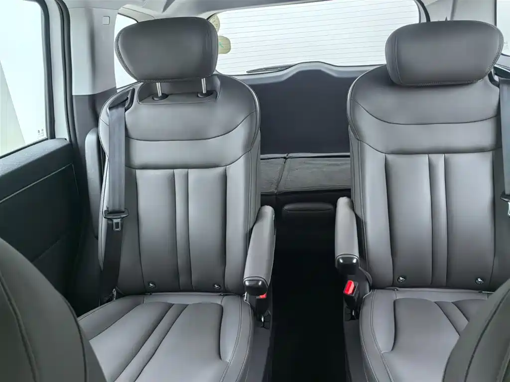 SAIC MAXUS EVERYONE 7