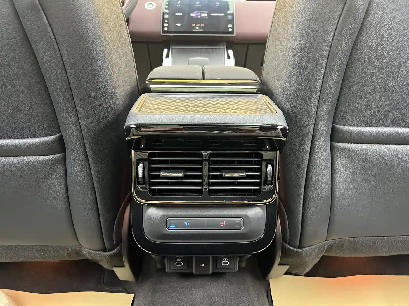 Land Rover Range Rover Evoque 2024 Range Rover Evoque L 249PS Light Master Edition фото 23