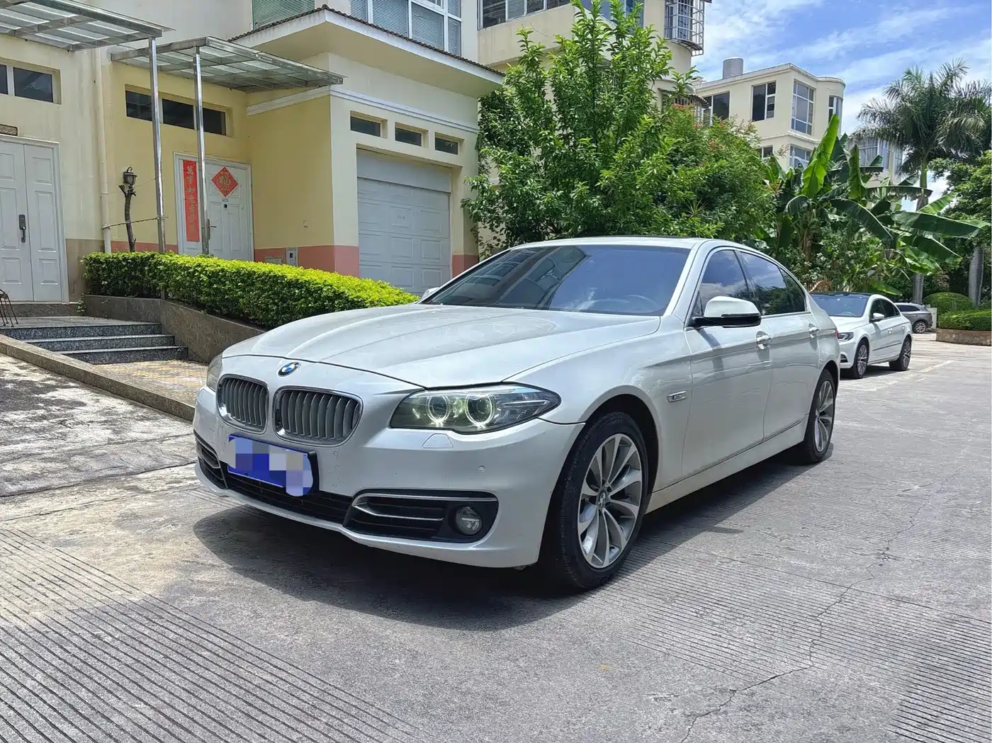 BMW 5 Series 2013 525Li Excellence Edition фото 2
