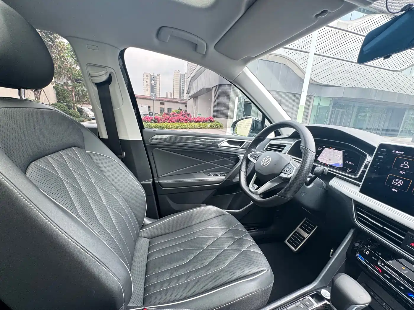 Volkswagen Tiguan L 2024 330TSI Automatic 2WD R-Line Premium Enjoyment Edition фото 27