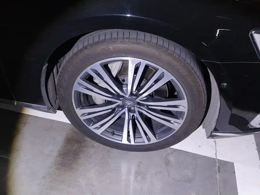 Audi A8 2019 Facelift Plus A8L 55 TFSI quattro Luxury фото 6