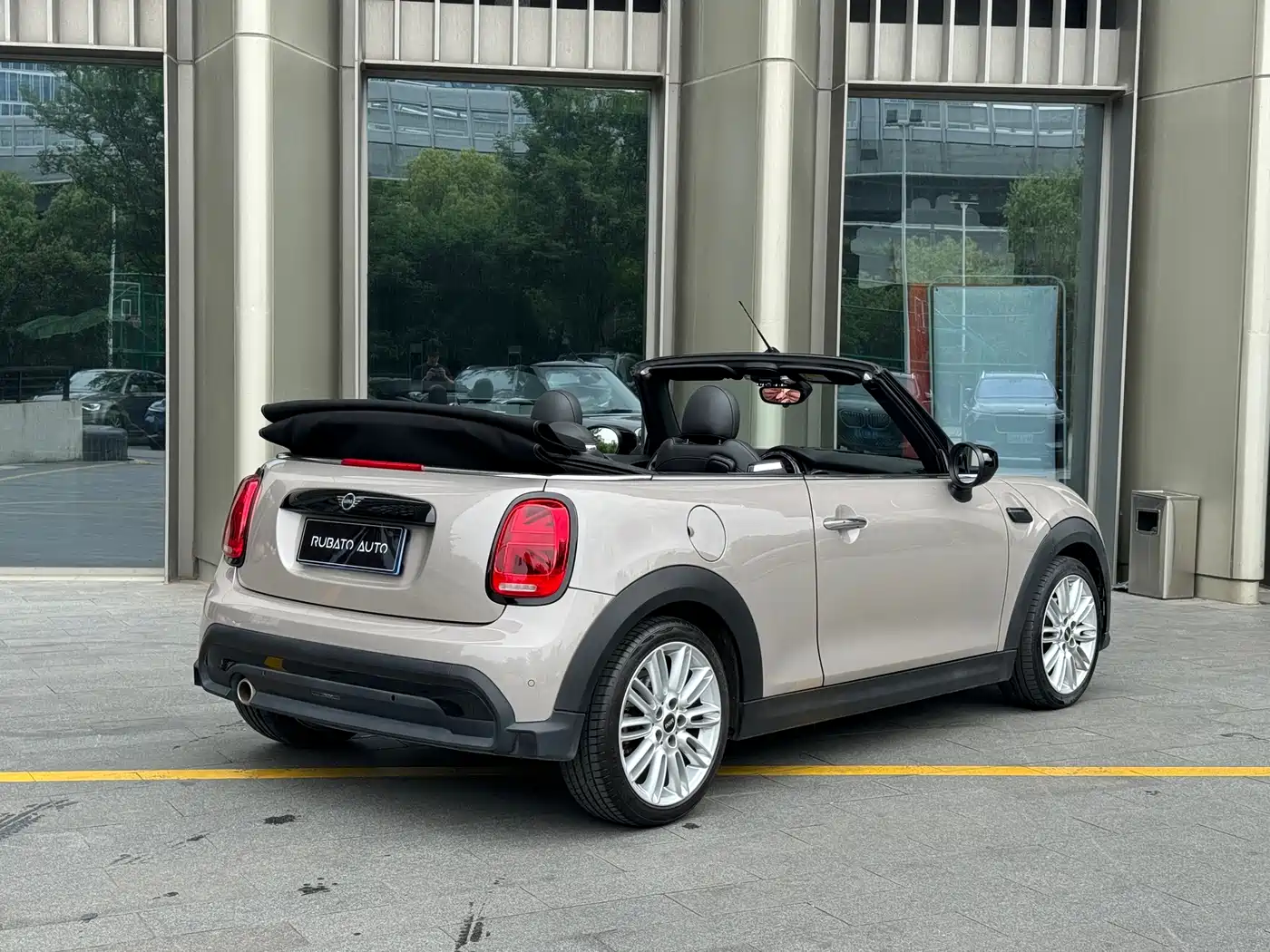 MINI 2022 1.5T COOPER CABRIO Classic фото 3